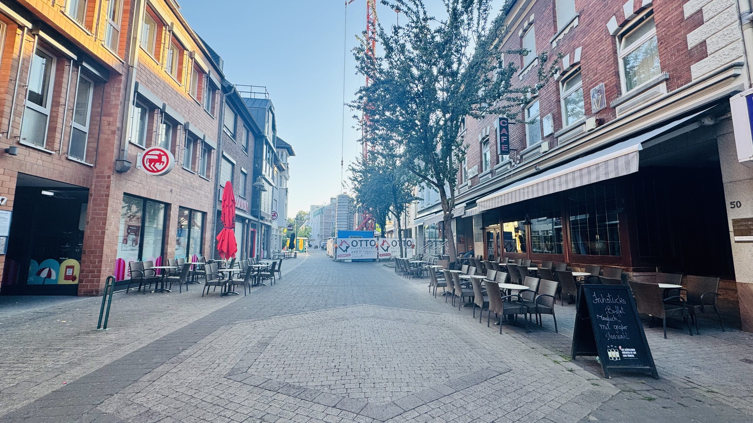 Café im Dorf in Leverkusen-Schlebusch mit Außenterrasse